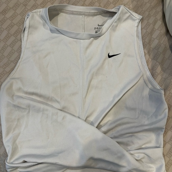 Sold out Nike twist tank size medium - Picture 2 of 2